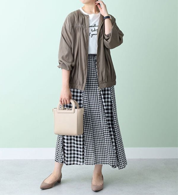 BELLUNA（ベルーナ）の「サテン素材ギャザー使いジャケット（ブルゾン）」｜詳細画像