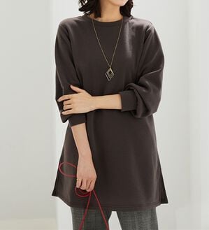 BELLUNA（ベルーナ）の「ふんわり素材軽ぽかチュニックワンピ―ス（チュニックワンピース）」｜チャコール