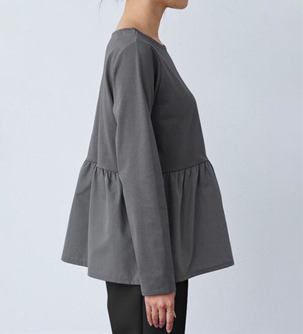 Pierrot（ピエロ）の「異素材ドッキングフリルギャザーペプラムカットソー（カットソー）」｜詳細画像