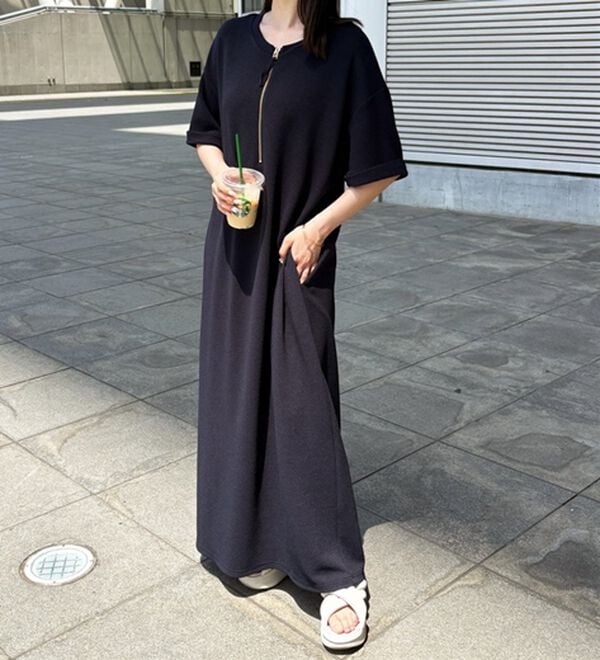 GeeRA（ジーラ）の「【ひんやり/着痩せ】ハーフジップ大人Ｔシャツワンピース（カットソーワンピース）」｜詳細画像