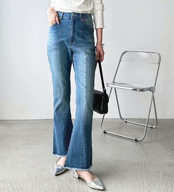 GeeRA（ジーラ）の「センターシームフレアデニムパンツ（フルレングスパンツ）」｜詳細画像