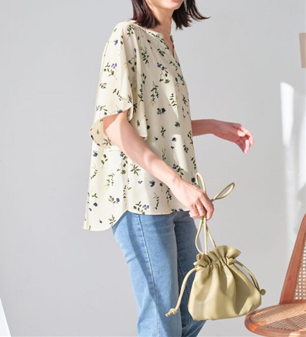 Viola e Viola（ヴィオラ エ ヴィオラ）の「【接触冷感】さらっと涼感フレアスリーブブラウス（ブラウス）」｜詳細画像