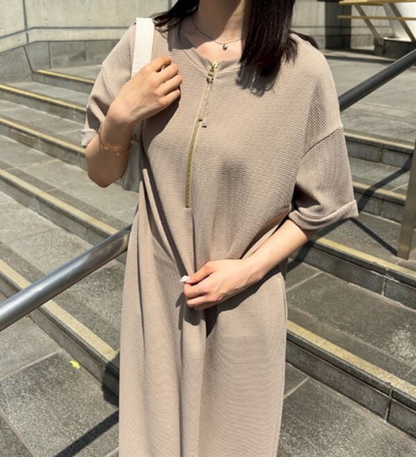 GeeRA（ジーラ）の「【ひんやり/着痩せ】ハーフジップ大人Ｔシャツワンピース（カットソーワンピース）」｜詳細画像