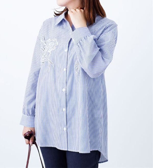 BELLUNA（ベルーナ）の「胸元刺しゅうシャツチュニック（チュニック）」｜ブルーストライプ