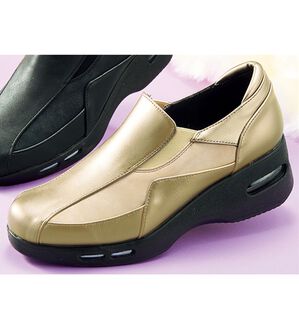 BELLUNA（ベルーナ）の「４Ｅダブルエア切替シューズ（スリッポン）」｜シャンパン