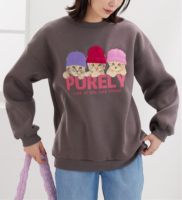 BELLUNA（ベルーナ）の「ニット帽ネコ3匹ネコ裏起毛プルオーバー（カットソー）」｜チャコール