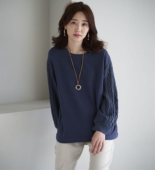 BELLUNA（ベルーナ）の「ケーブルニット使い裏起毛トレーナー（トレーナー・スウェット）」｜詳細画像