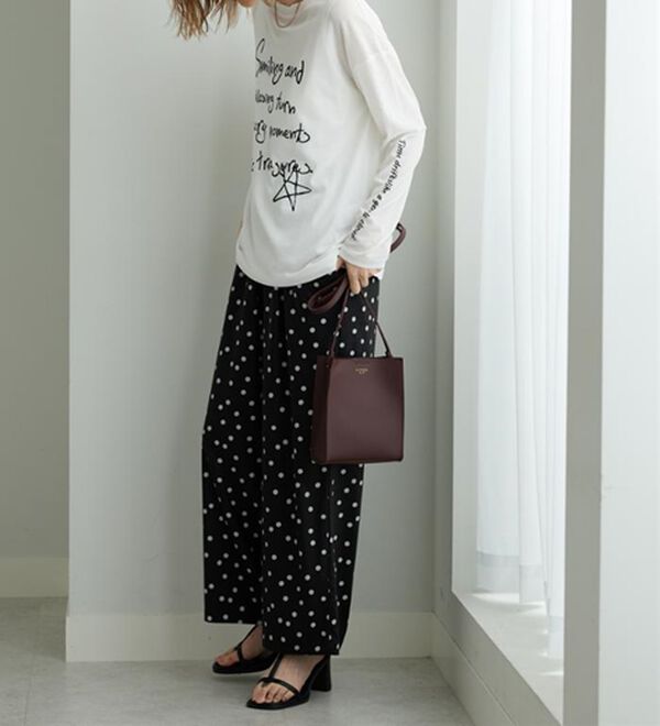 BELLUNA（ベルーナ）の「シアー素材ラクガキ風ロゴプルオーバー（カットソー）」｜詳細画像