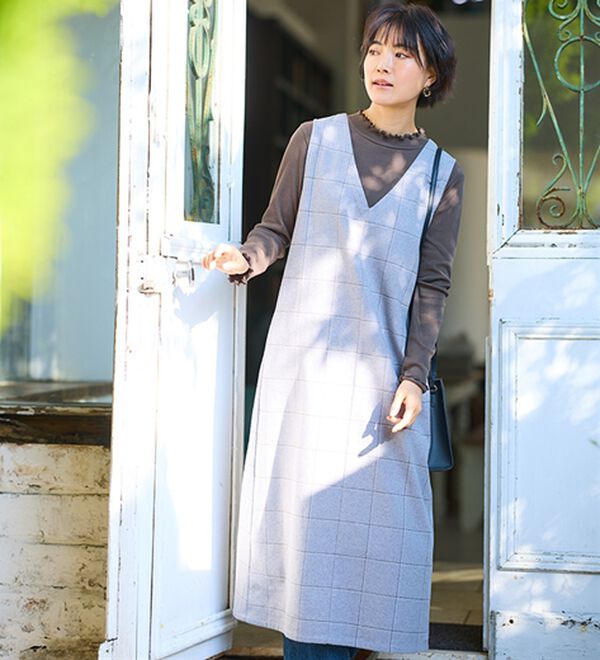 BELLUNA（ベルーナ）の「《ＨｕｇＲｅａｍコットン》Ｖネックジャンパースカート（ジャンパースカート）」｜詳細画像