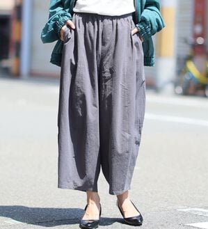 A HAPPY MARILYN（アハッピーマリリン）の「【Ｌ～８Ｌ】綿１００％ さらっと優しいコットン バレルレッグパンツ カーブパンツ 選べる２丈（ワイドパンツ・ガウチョ）」｜ブルーグレー