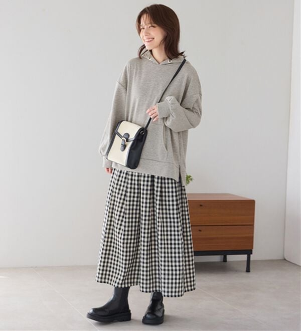 Viola e Viola（ヴィオラ エ ヴィオラ）の「【毛玉になりにくい】ふんわり柔らか裏起毛パーカー（パーカー）」｜詳細画像