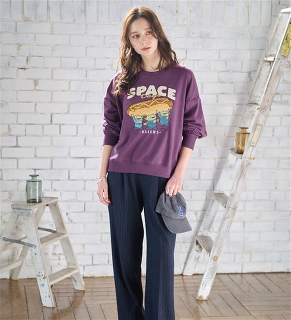 BELLUNA（ベルーナ）の「＜Ｄｉｓｎｅｙ＞【リトルグリーンメン】サガラ刺しゅう裏毛トレーナー（トレーナー・スウェット）」｜詳細画像