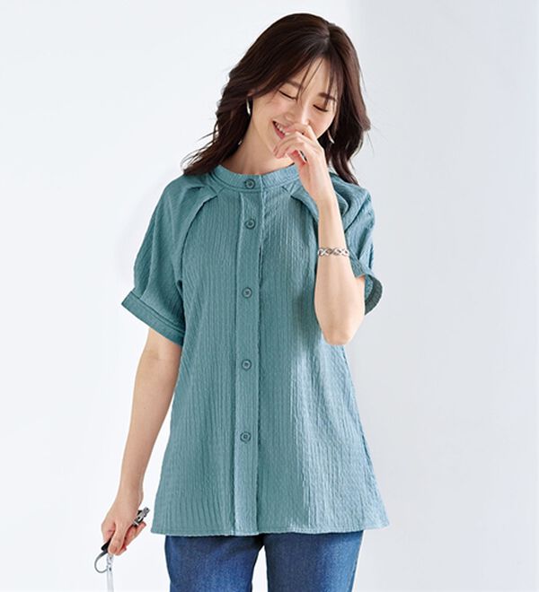 BELLUNA（ベルーナ）の「Ｔシャツみたいに着られるきれい見えブラウス（ブラウス）」｜サックス