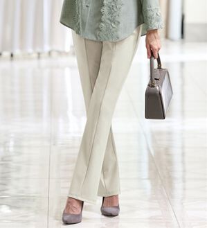 BELLUNA（ベルーナ）の「日本製美脚ブーツカットパンツ（フルレングスパンツ）」｜ライトグレー