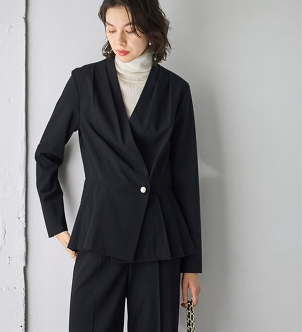 GeeRA（ジーラ）の「【２点セット】パールボタンペプラムプリーツブラウスセットアップ（その他スーツ）」｜詳細画像