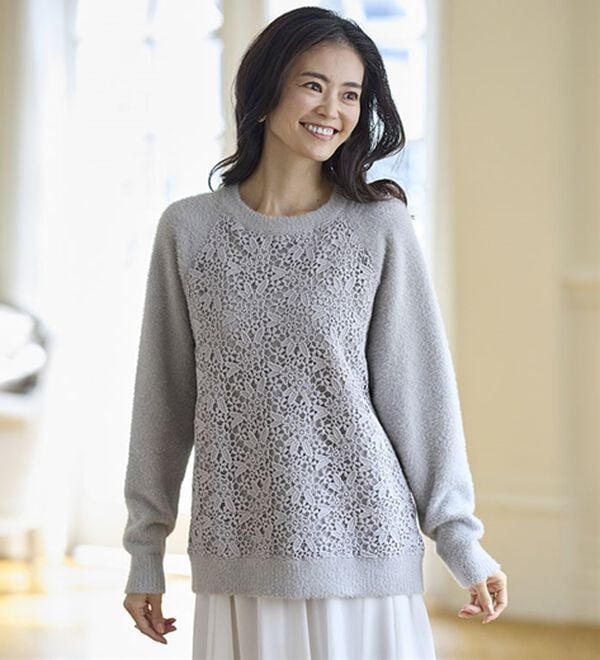 BELLUNA（ベルーナ）の「ふんわり可愛い花柄レースのシャギーセーター（ニット・セーター）」｜詳細画像