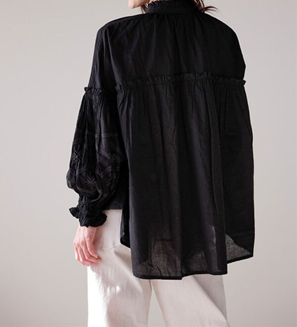 RANAN（ラナン）の「綿100％袖ボリューム刺しゅうブラウス（ブラウス）」｜詳細画像