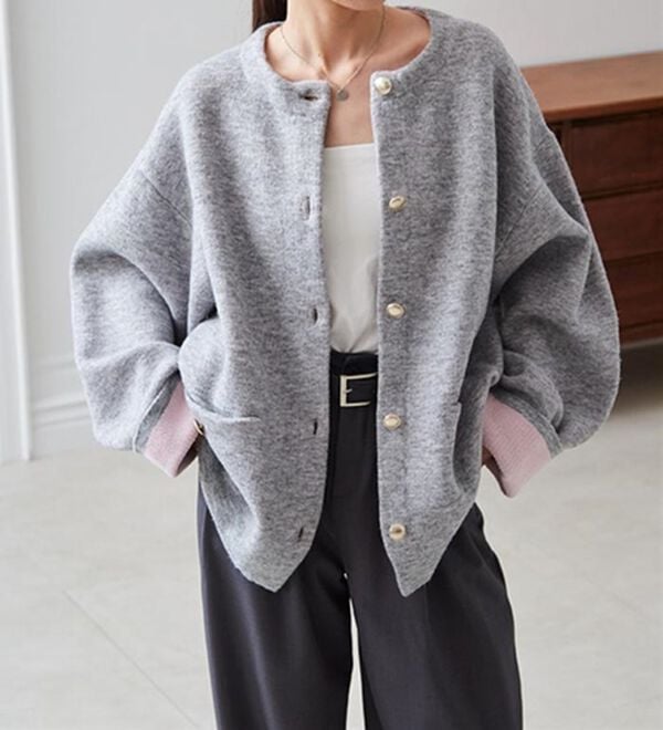 RANAN（ラナン）の「裏配色ゴールド調ボタンニットコーディガン（ニットカーディガン）」｜詳細画像