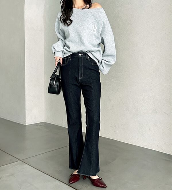 GeeRA（ジーラ）の「センターシームフレアデニムパンツ（フルレングスパンツ）」｜詳細画像