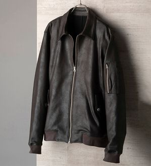 「＜コムルヴァン・オム＞フェイクレザージャケット（メンズジャケット）」｜ブラウン