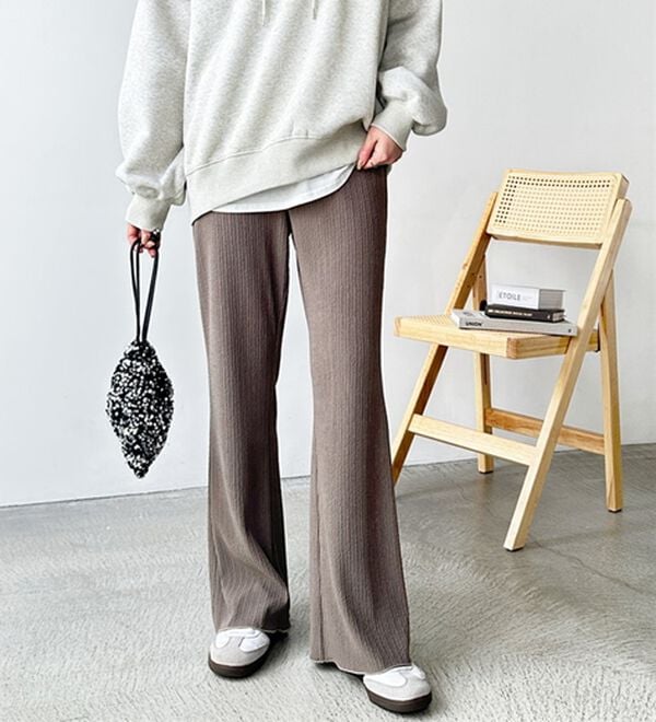 GeeRA（ジーラ）の「セルフカット美脚魅せセミフレアパンツ（フルレングスパンツ）」｜詳細画像