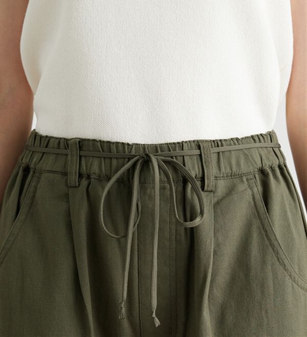 BELLUNA（ベルーナ）の「綿スラブ素材タックデザインコクーンパンツ（フルレングスパンツ）」｜詳細画像