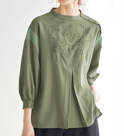 BELLUNA（ベルーナ）の「おすまし刺しゅうブラウス（ブラウス）」