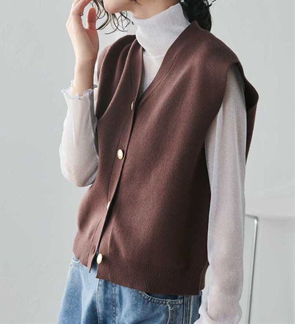 RANAN（ラナン）の「【ムースタッチ】洗える！ゴールド調ボタンニットベスト（ベスト）」｜詳細画像