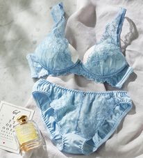 YU'NOW（ユナウ）の「ぷるるん谷間のノンワイヤーブラ＆ショーツ（ブラジャー＆ショーツセット）」