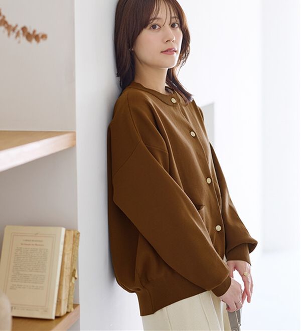 Viola e Viola（ヴィオラ エ ヴィオラ）の「むぎゅっと質感ゴールドボタンニットカーデ（ニットカーディガン）」｜詳細画像