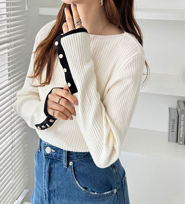 GeeRA（ジーラ）の「袖口ボタン配色ボートネックリブニット（ニット・セーター）」｜詳細画像