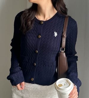 RANAN（ラナン）の「＜Ｕ．Ｓ．Ｐ＞ゴールド調ボタン刺繍ケーブルカーディガン（ニット・セーター）」｜ネイビー
