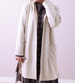 BELLUNA（ベルーナ）の「スエード調素材裏起毛フードカーディガン（ニットカーディガン）」｜ライトベージュ