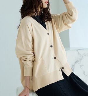 BELLUNA（ベルーナ）の「静電防止！ゆったりＶネックカーディガン（ニットカーディガン）」｜アイボリー