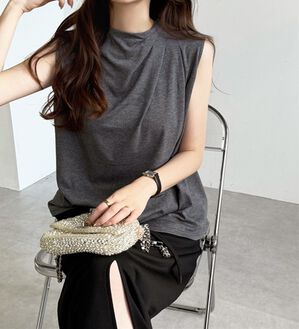 GeeRA（ジーラ）の「ドレープデザイントップス（カットソー）」｜チャコール