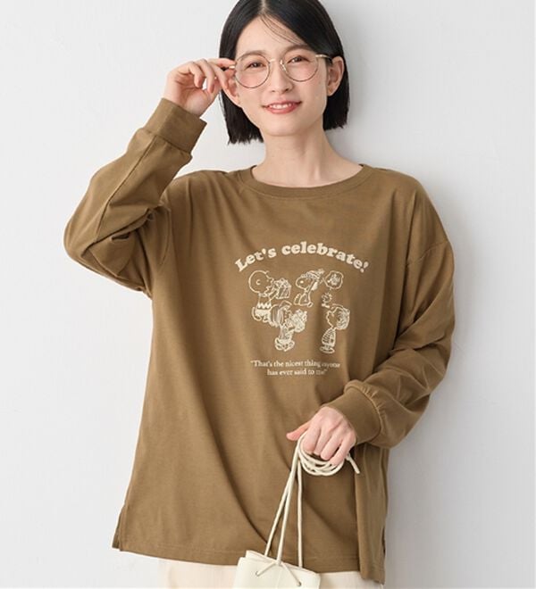 Viola e Viola（ヴィオラ エ ヴィオラ）の「【スペシャルコラボ】スヌーピーCelebrateTシャツ（Tシャツ）」｜モカブラウン
