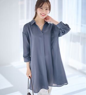 alotta（アロッタ）の「８分袖衿付きスキッパーとろみブラウスチュニックワンピース（チュニックワンピース）」｜スモーキーブルー