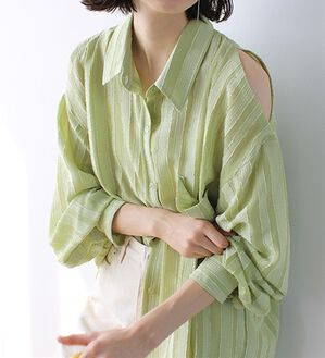 GeeRA（ジーラ）の「きらきらシアーストライプジャカードシャツ（シャツ）」｜グリーン