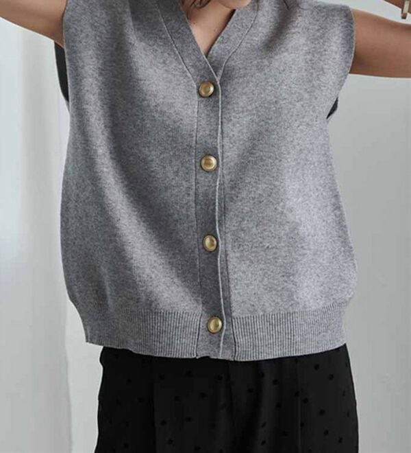 RANAN（ラナン）の「【ムースタッチ】洗える！ゴールド調ボタンニットベスト（ベスト）」｜詳細画像