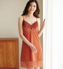 LAVIENNE（ラヴィエンヌ）の「【ラヴィモア】気分も上がるご褒美レーススリップ（肌着・インナーウェア）」