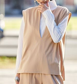 RANAN（ラナン）の「きれい見せ深Ｖネックカットソーベスト（ベスト）」｜モカ