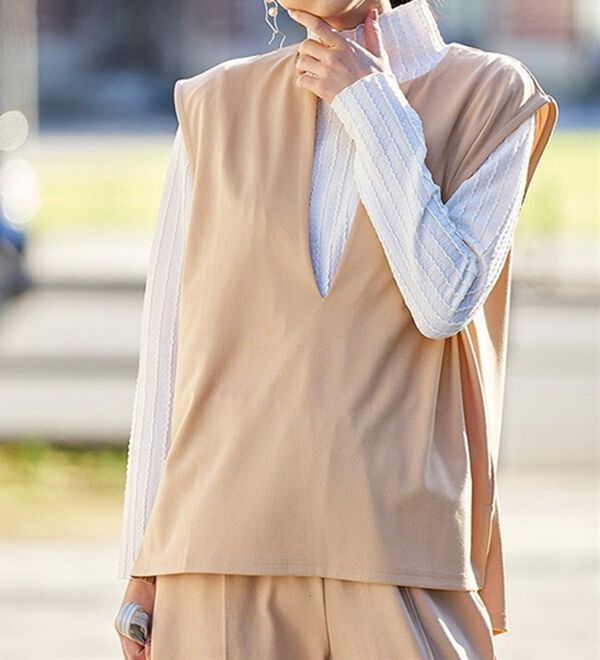 RANAN（ラナン）の「きれい見せ深Ｖネックカットソーベスト（ベスト）」｜モカ