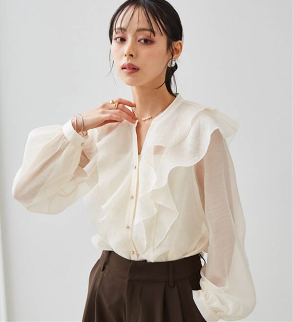 RANAN（ラナン）の「ラッフルフリルシアーキーネックブラウス（ブラウス）」｜詳細画像