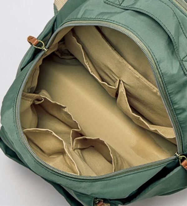 BELLUNA（ベルーナ）の「多収納にこだわった大人はっ水リュック（リュック）」｜詳細画像