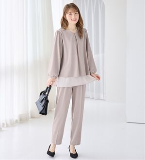 alotta（アロッタ）の「【入学式・卒業式】洗えるシフォンレイヤードセットアップ（ブラウススーツ）」｜グレージュ