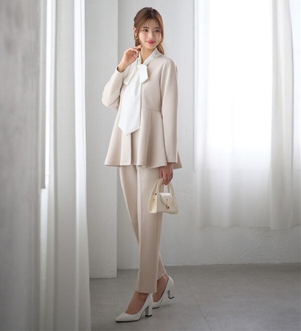 GeeRA（ジーラ）の「【２点セット】ペプラムジャケットテーパードパンツセットアップスーツ（パンツスーツ）」｜詳細画像