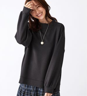 BELLUNA（ベルーナ）の「裾ボタン使いスタンドネックプルオーバー（カットソー）」｜チャコール