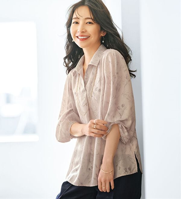 BELLUNA（ベルーナ）の「【快適Ｌａｂ．】イージーケア！袖タックスキッパーブラウス（ブラウス）」｜ピンク系花柄