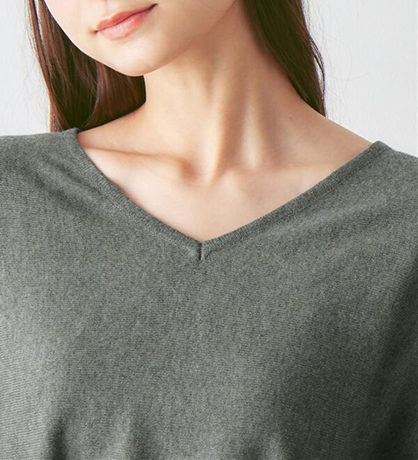 Viola e Viola（ヴィオラ エ ヴィオラ）の「【静電気防止】綿１００％Ｖネックドルマンセーター＜Ｍ～４Ｌ＞（ニット・セーター）」｜詳細画像