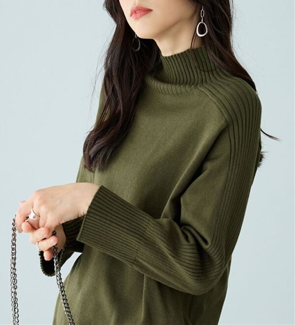 BELLUNA（ベルーナ）の「トレーナーがカジュアルすぎる方に！洗えるリブハイネックニット（ニット・セーター）」｜カーキ